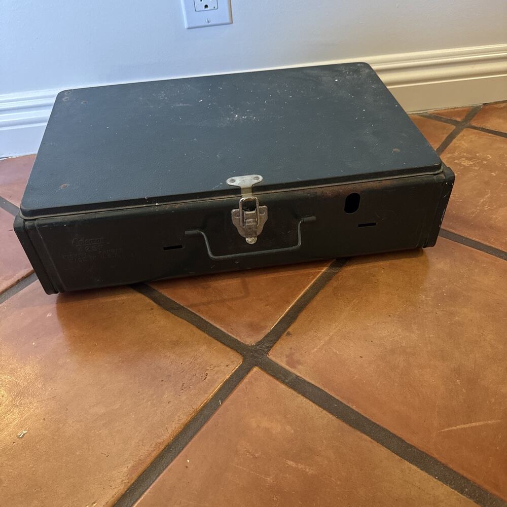 VINTAGE COLEMAN COMPACT 2 BURNER LIQUID FUEL CAMP STOVE MODEL 425F NO BOX